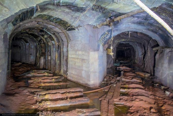 Уникальная экспедиция в провальную воронку «Гнездо дракона» (24 фото) Уникальная экспедиция в провальную воронку «Гнездо дракона» (24 фото)