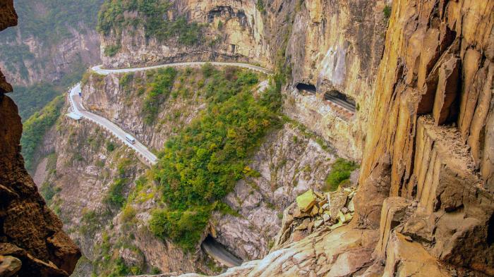 Самые опасные дороги в мире (20 фото) Самые опасные дороги в мире (20 фото)