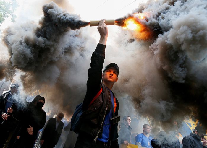       Reuters (32 )