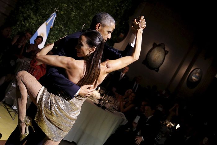       Reuters (32 )