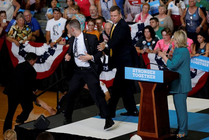       Reuters (32 )