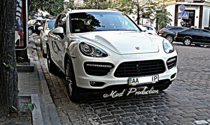 Украинский VIP гараж (17 фото) Украинский VIP гараж (17 фото)