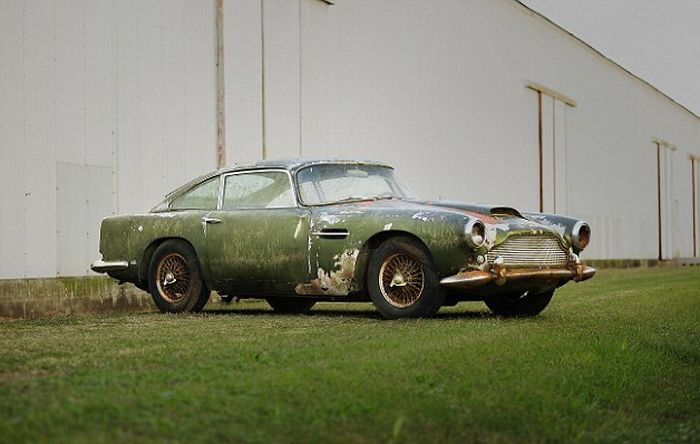 Aston Martin DB4,  40   ,  (8 )