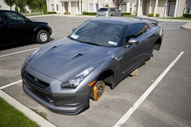 Nissan GTR    (5 )