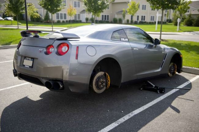 Nissan GTR    (5 )