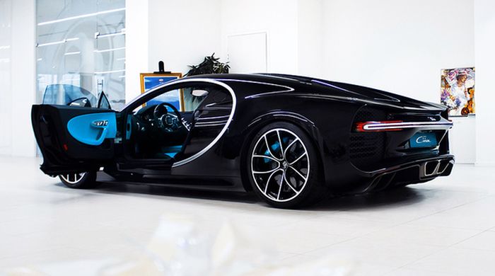  Bugatti Chiron   220   (4 )