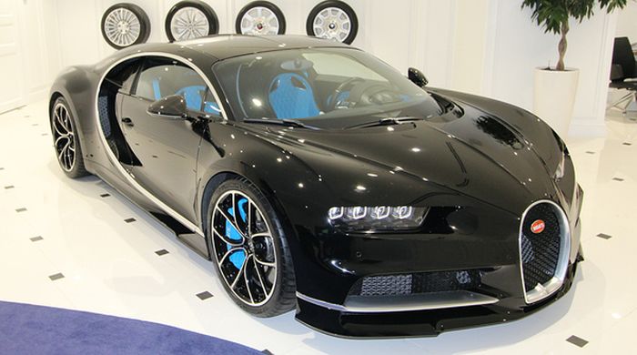  Bugatti Chiron   220   (4 )