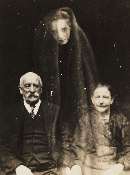 Фото «призраков» британского фотографа-спиритуалиста Уильяма Хоупа (22 фото) Фото «призраков» британского фотографа-спиритуалиста Уильяма Хоупа (22 фото)