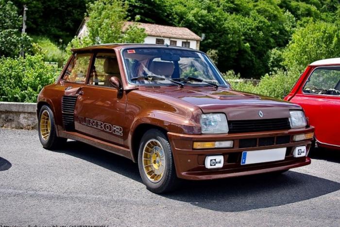    - Renault 5 Turbo 2 (19 )