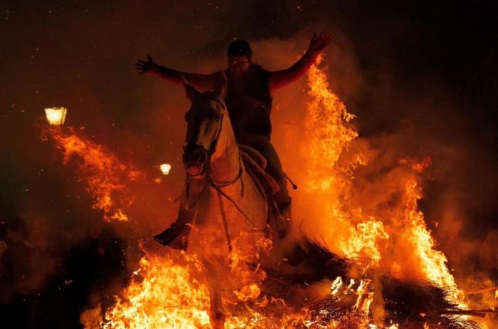      Las Luminarias (13 )
