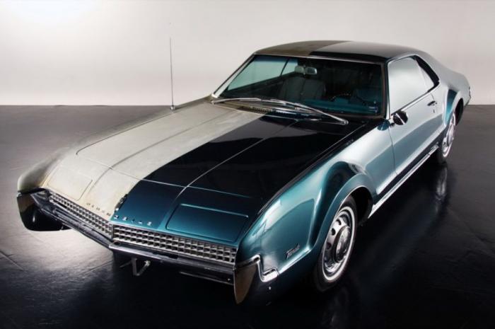   Oldsmobile Toronado (25 )