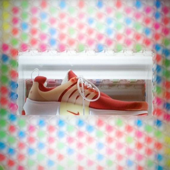  Nike (33 )