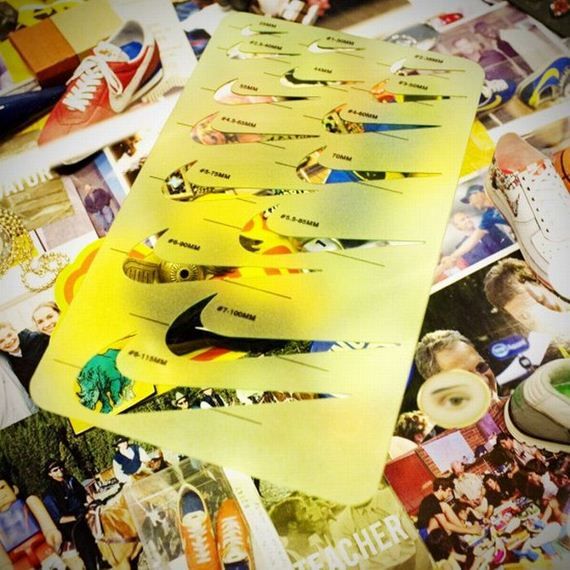  Nike (33 )