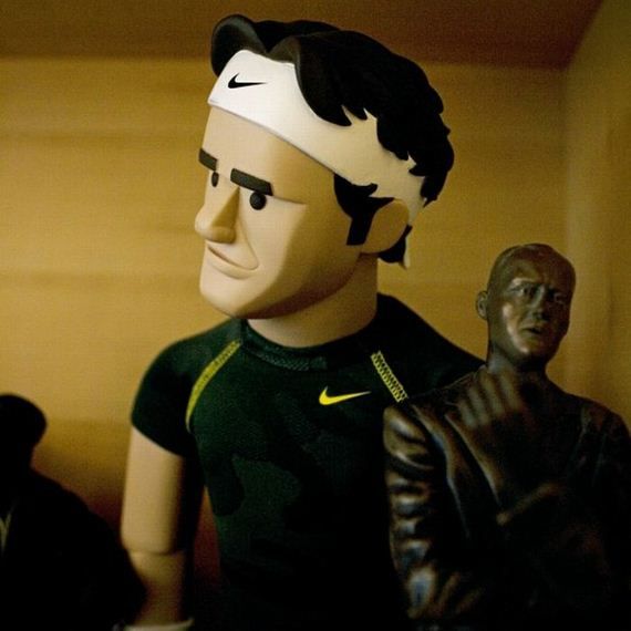  Nike (33 )