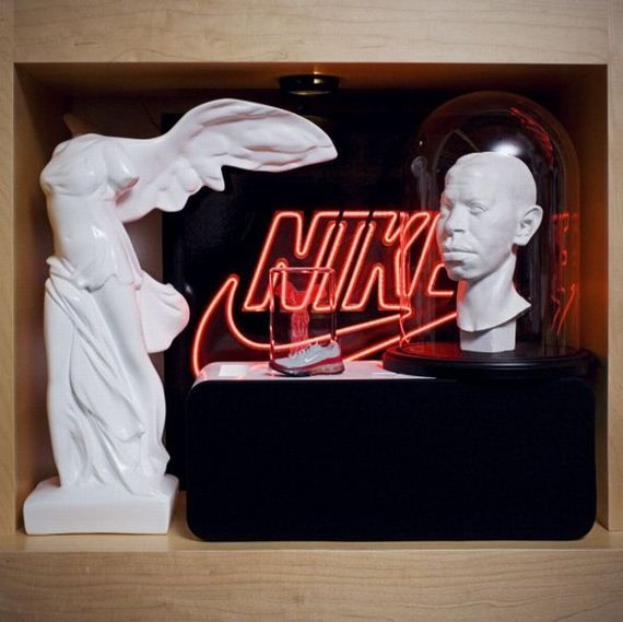  Nike (33 )