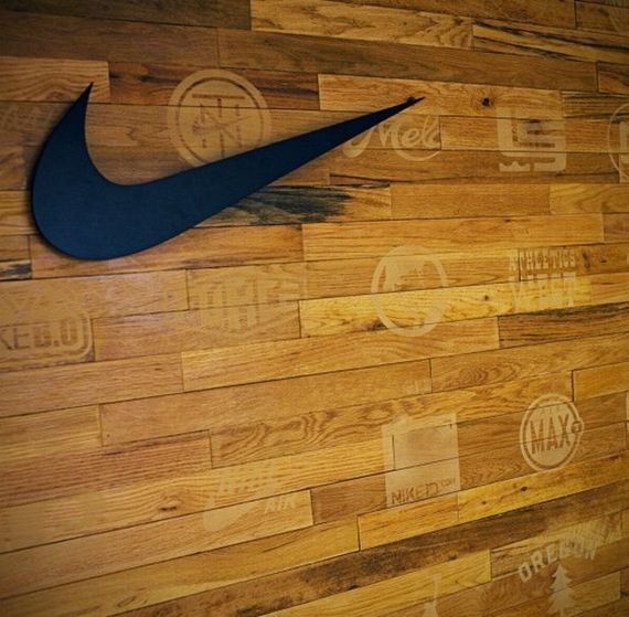  Nike (33 )