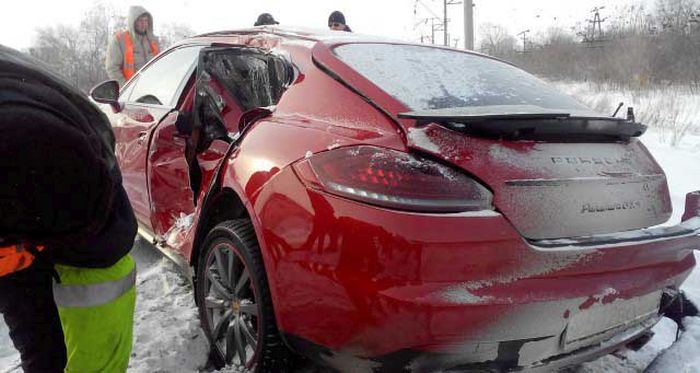       Porsche Panamera (4 )