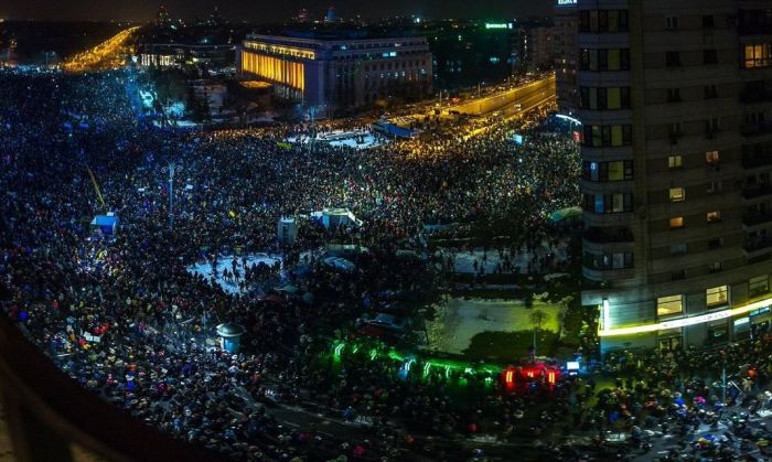 Протест против коррумпированных чиновников (7 фото) Протест против коррумпированных чиновников (7 фото)