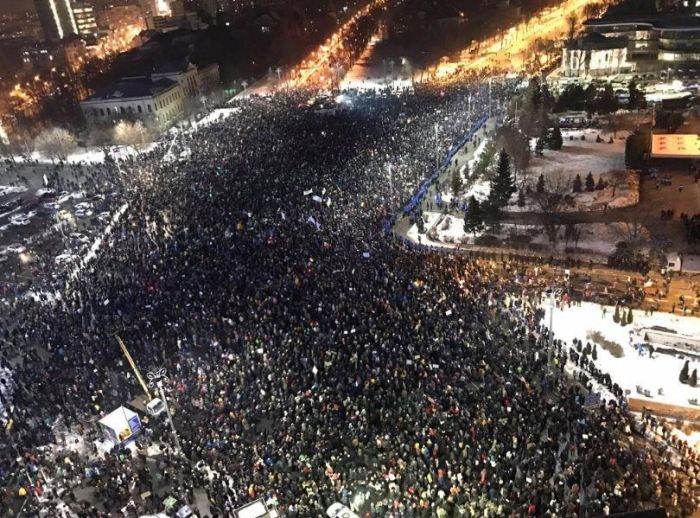 Протест против коррумпированных чиновников (7 фото) Протест против коррумпированных чиновников (7 фото)