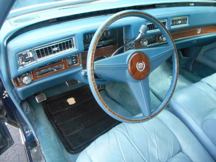 Cadillac Fleetwood 1976   16000  (20 )