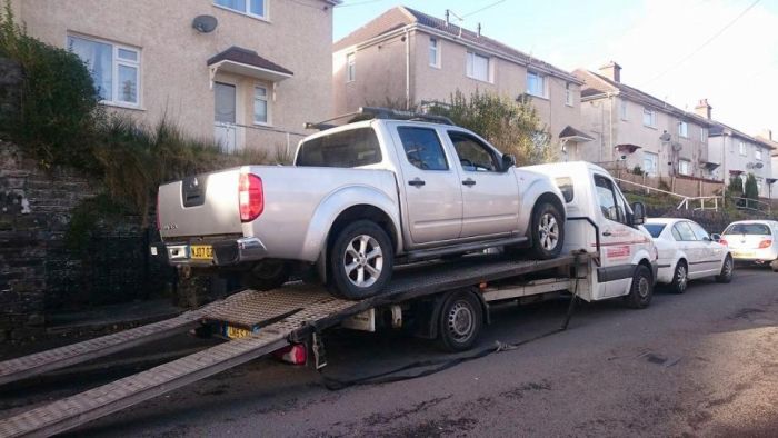       Nissan Navara (10 )