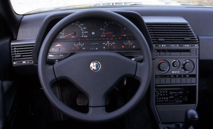 Alfa Romeo 164,   90    (11 )