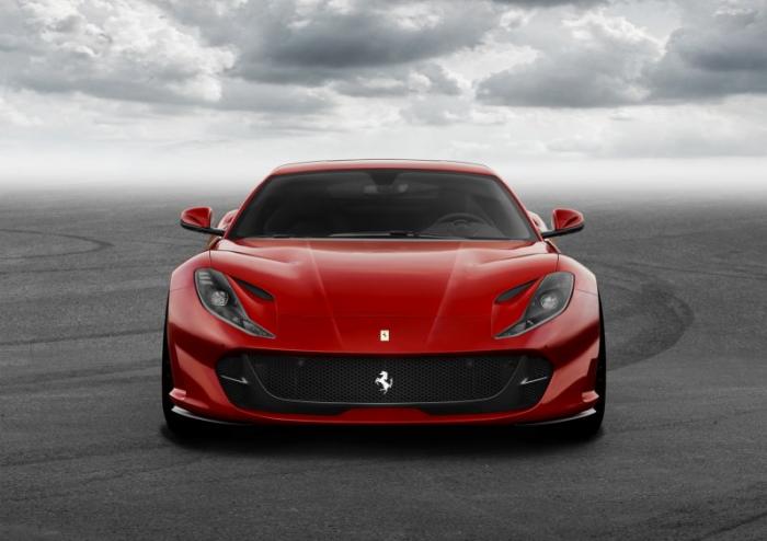 Ferrari 812 Superfast -     (22  + 1 )