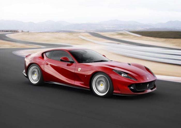 Ferrari 812 Superfast -     (22  + 1 )