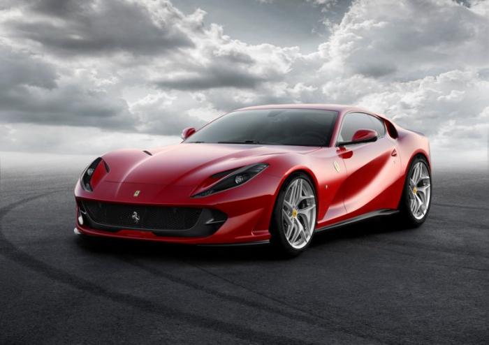 Ferrari 812 Superfast -     (22  + 1 )