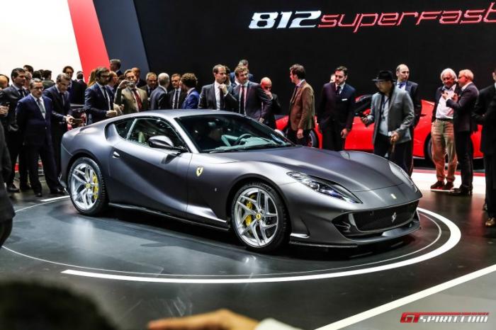 Ferrari 812 Superfast -     (22  + 1 )