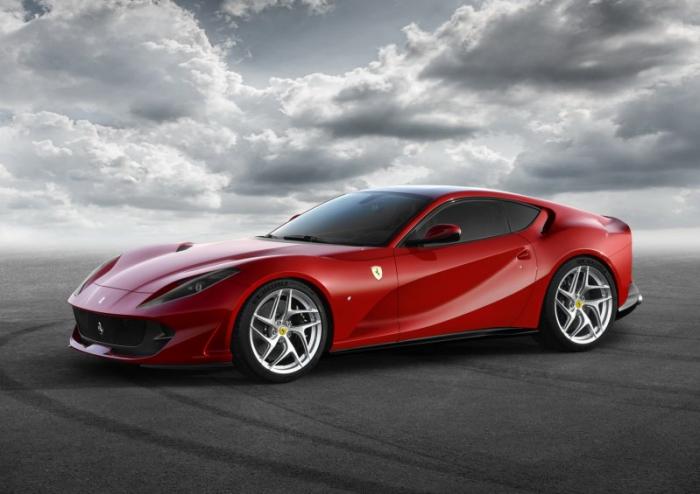 Ferrari 812 Superfast -     (22  + 1 )