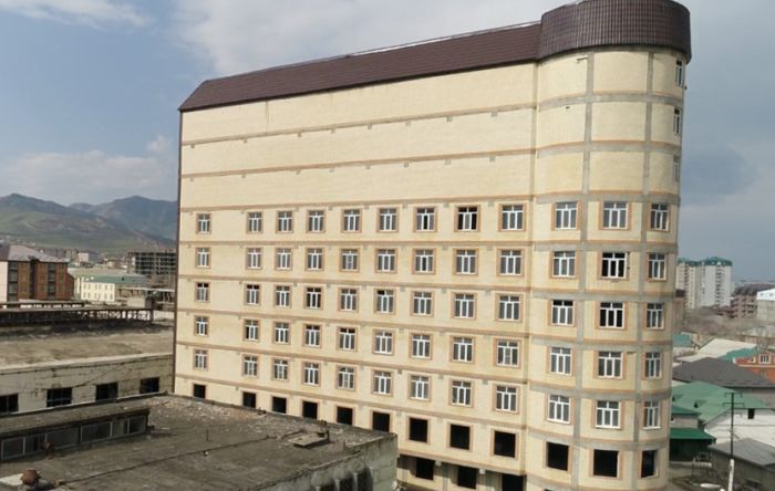 В дагестанской новостройке замуровали окна (3 фото) В дагестанской новостройке замуровали окна (3 фото)