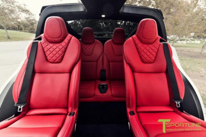 Tesla Model X    Bentley Red (12 )