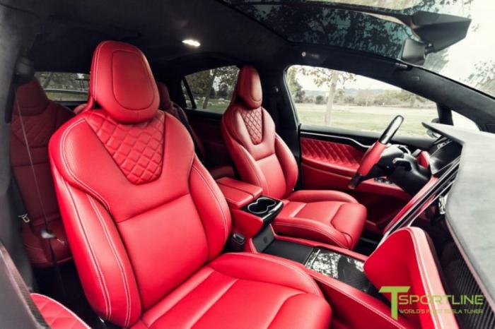 Tesla Model X    Bentley Red (12 )