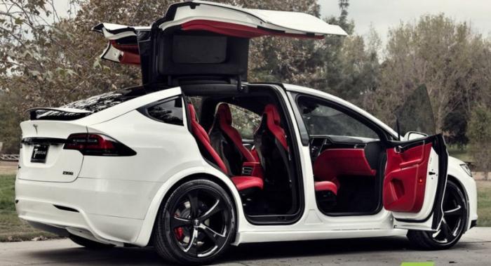 Tesla Model X    Bentley Red (12 )