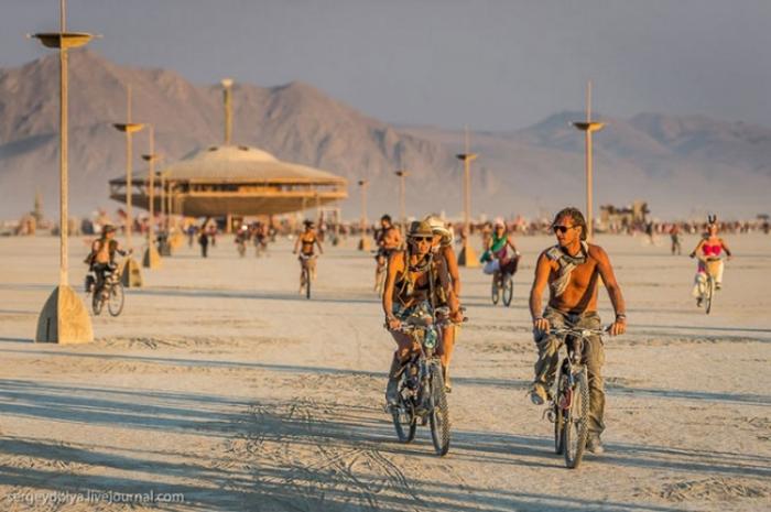      Burning Man (37 )