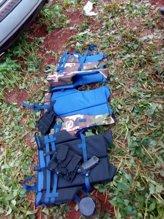 В Парагвае банда из 50 человек украла 40 миллионов долларов (16 фото) В Парагвае банда из 50 человек украла 40 миллионов долларов (16 фото)