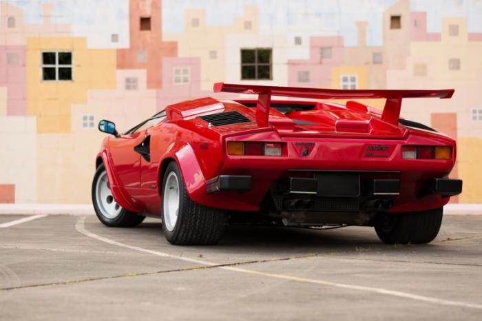 Lambo Countach        (50 )