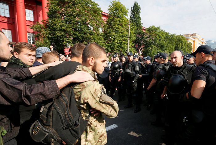 В Киеве прошел «Марш равенства» представителей ЛГБТ (18 фото) В Киеве прошел «Марш равенства» представителей ЛГБТ (18 фото)