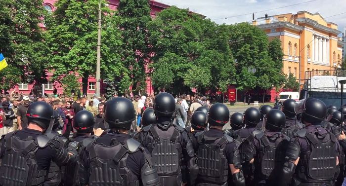 В Киеве прошел «Марш равенства» представителей ЛГБТ (18 фото) В Киеве прошел «Марш равенства» представителей ЛГБТ (18 фото)