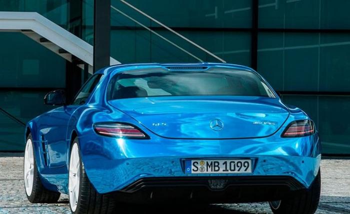       Mercedes SLS AMG (15 )