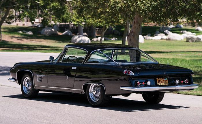 Винтажный автомобиль Carrozzeria Ghia продадут за 390 000 долларов (7 фото)