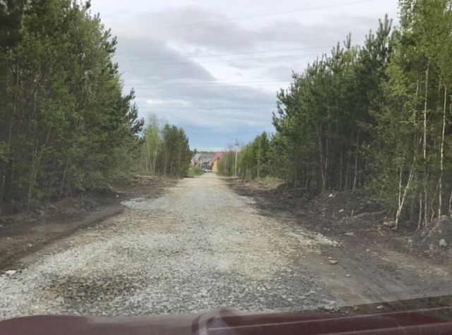 Местным жителям пришлось самим оплатить ремонт дороги (4 фото)
