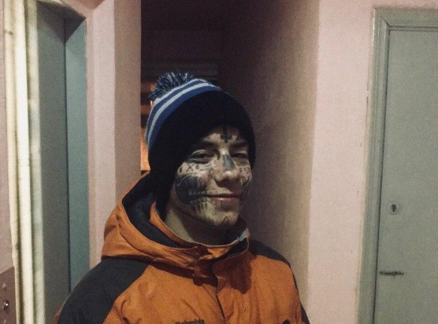 Белгородский фрик, который сам набивает себе татуировки (8 фото)