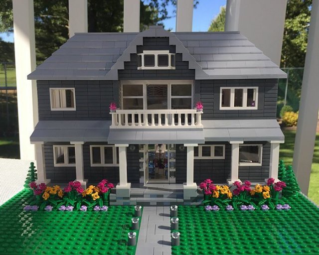 Дизайнер делает потрясающие дома из LEGO