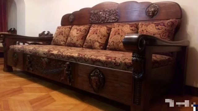 Мужчина из Волгограда продает диван по невероятной цене (5 фото)
