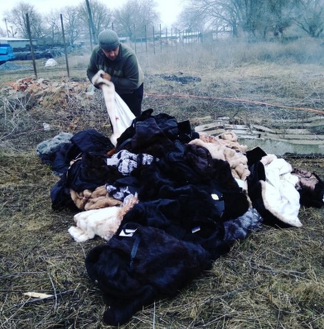 В Батайске показательно сожгли шубы стоимостью в 2 млн рублей (фото)