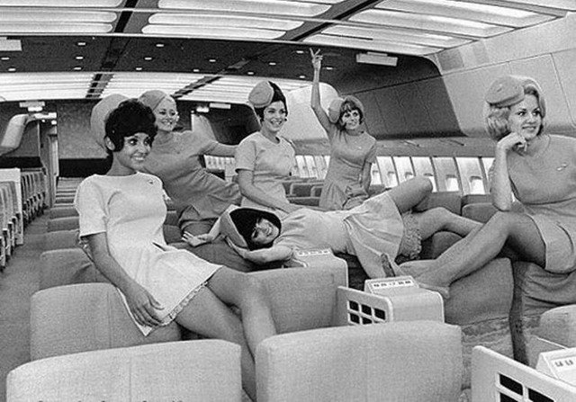 Стюардессы 60-70-х годов (10 фото)