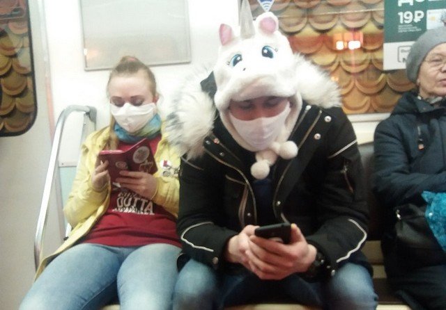 Модники из петербургского метро (15 фото)