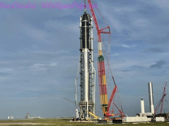 SpaceX        (10 )  